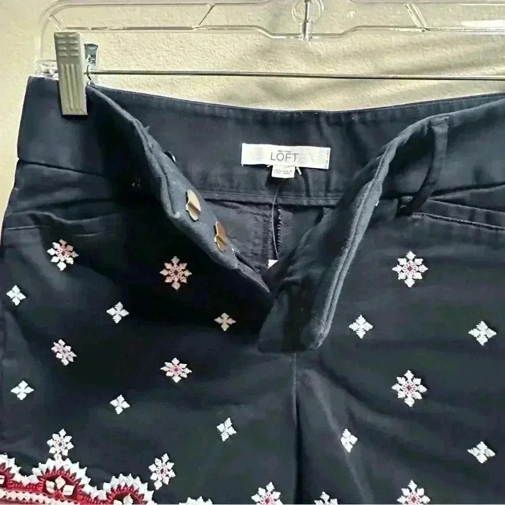 NEW | Ann Taylor LOFT The Riviera Shorts | Navy Embroidered | Women’s Size 00 - Picture 3 of 8